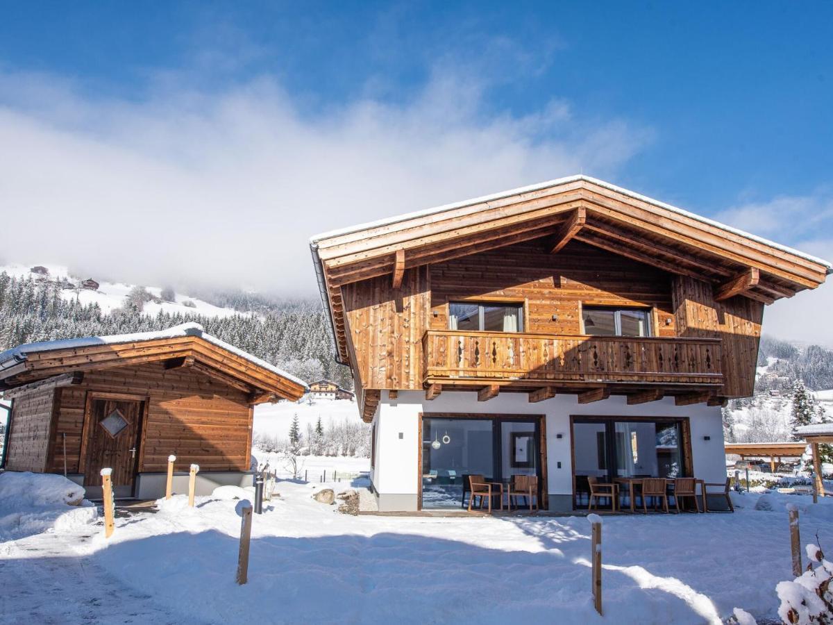 Apartment In Wald Im Pinzgau With A Carport Exteriör bild