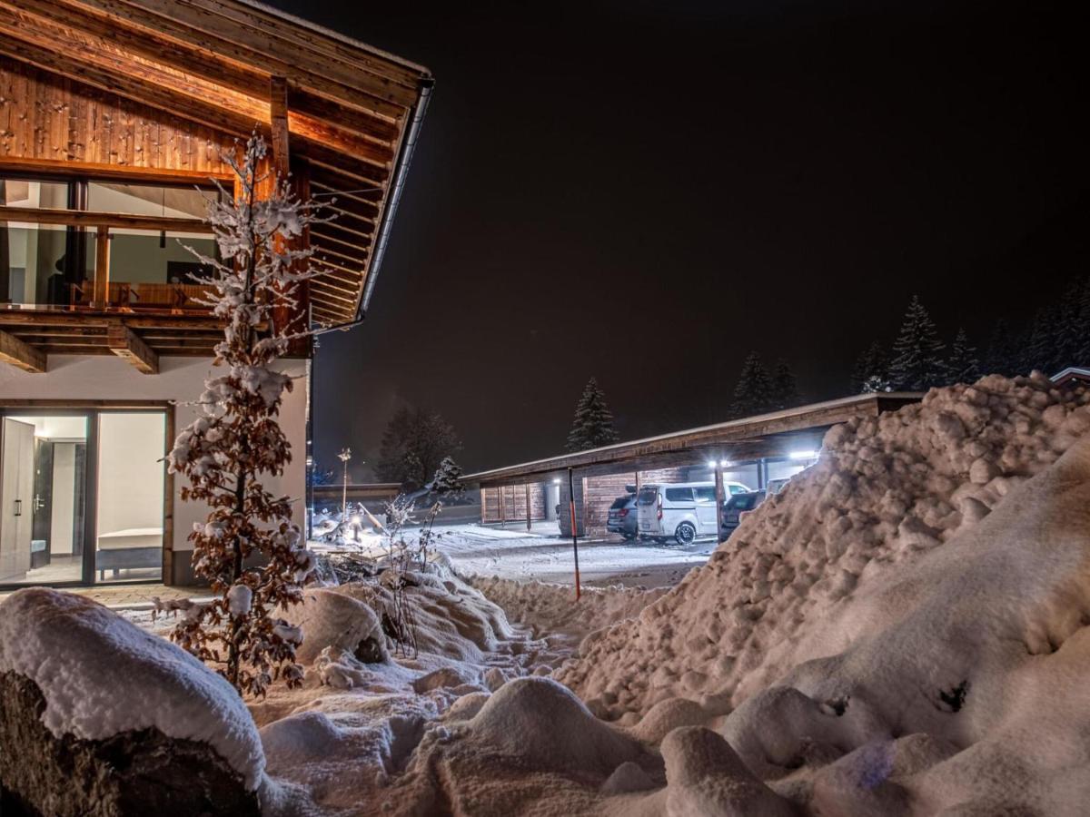 Apartment In Wald Im Pinzgau With A Carport Exteriör bild
