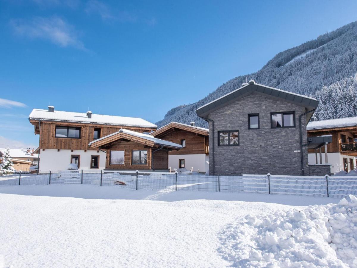 Apartment In Wald Im Pinzgau With A Carport Exteriör bild