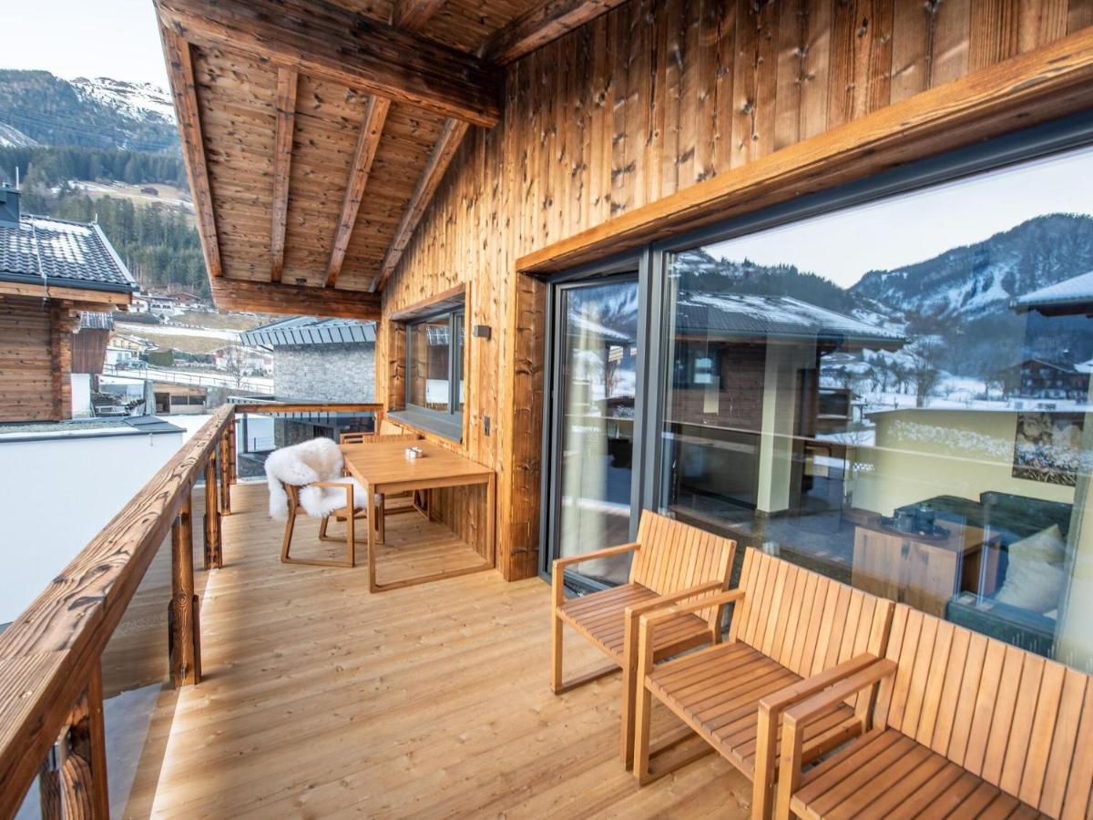 Apartment In Wald Im Pinzgau With A Carport Exteriör bild